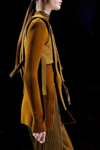 Look 37